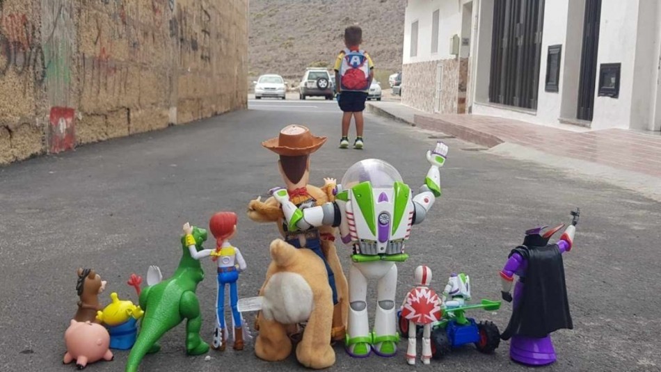 La emotiva foto de la vuelta a clases en España de un nene de 3 años | Internacionales