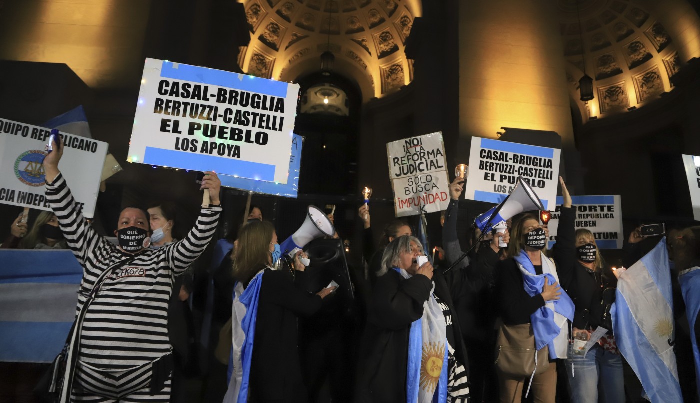 Marcha de antorchas frente a Tribunales | Política