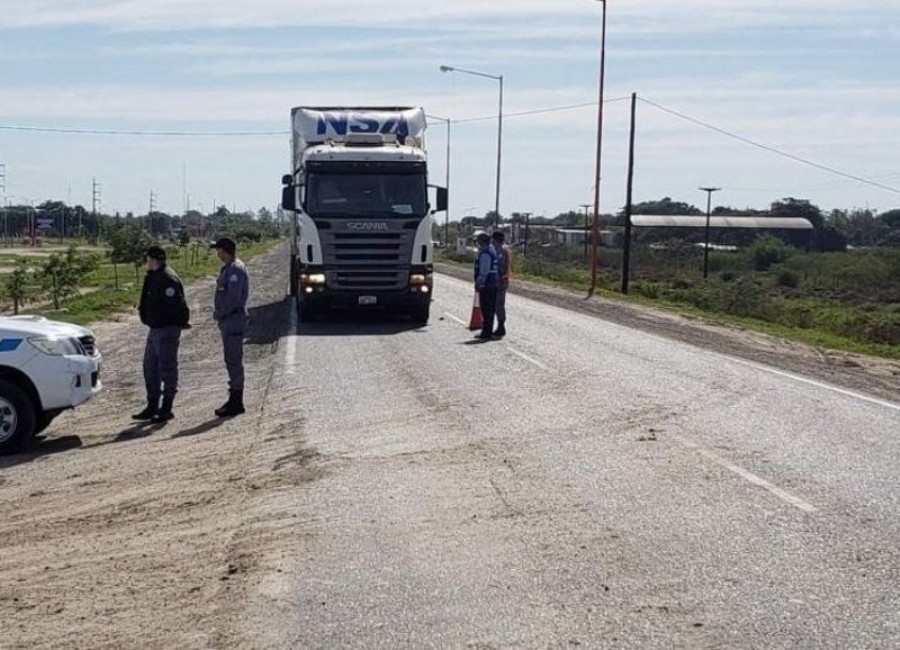 Un camionero lleva medio mes preso en Formosa por bajar a controlar la descarga | Actualidad