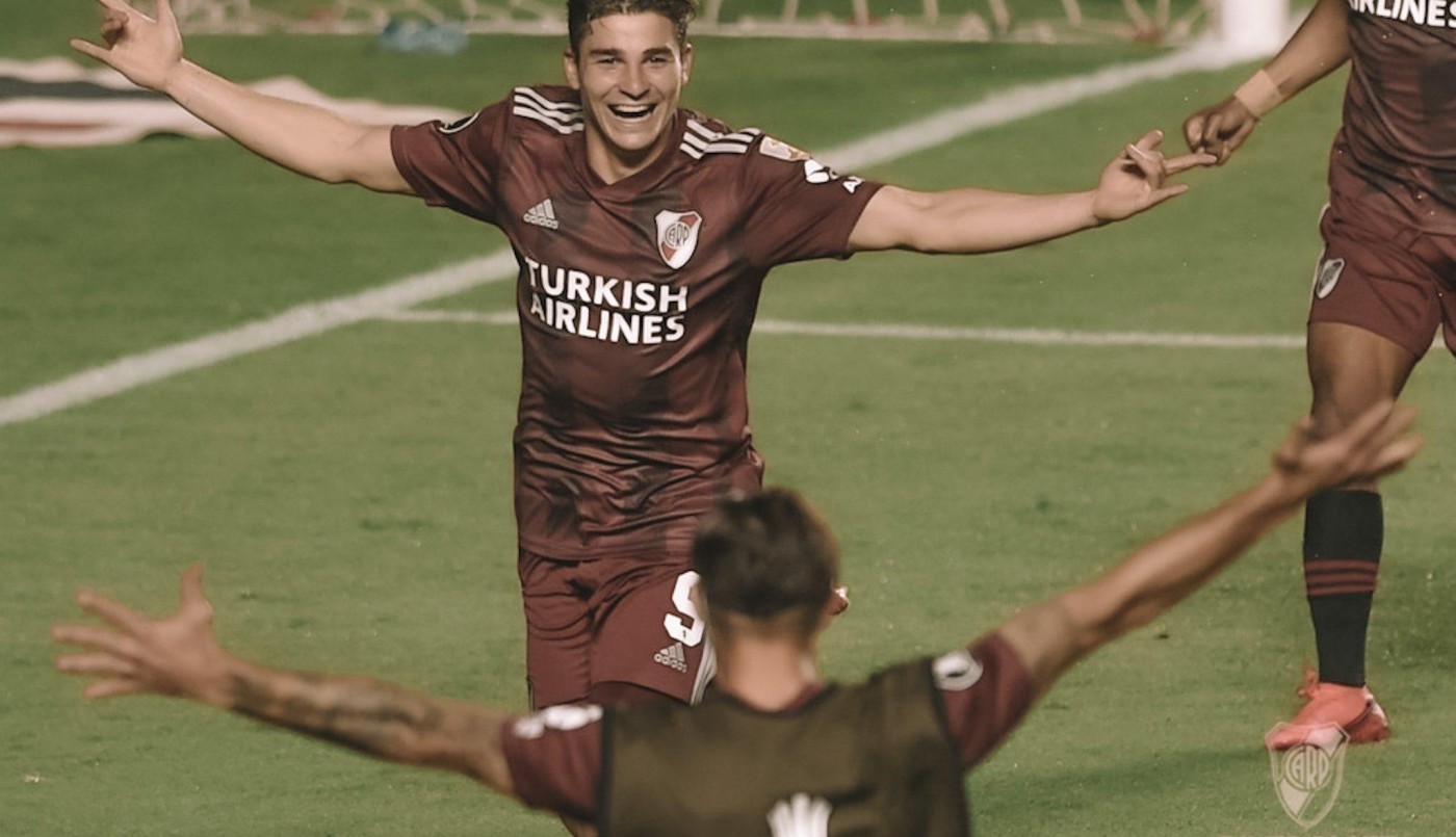 El jugador de River Julián Álvarez le regaló una camioneta a su técnico de la infancia | Actualidad
