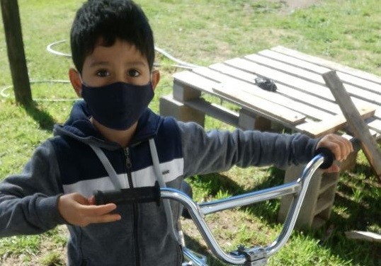 Tiene 7 años, le robaron la bicicleta y una vecina solidaria le regaló una nueva | Actualidad