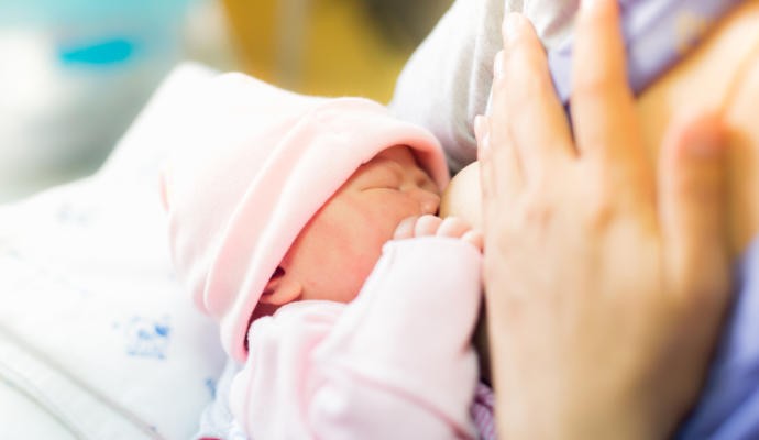 Un estudio chino indica que la leche materna mata a todas las cepas del coronavirus | Actualidad