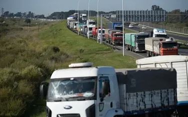 Unos 600 camiones varados del lado de Mendoza por un conflicto con San Luis | Actualidad