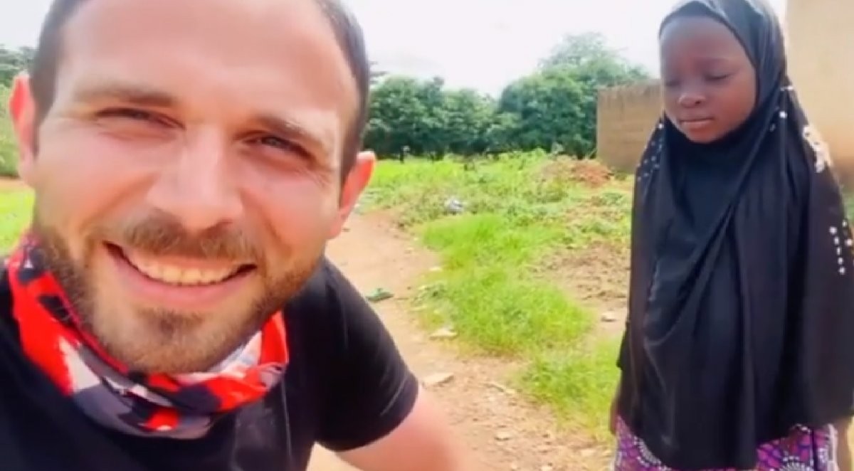 Video pura emoción: la reacción de una nena de Nigeria al recibir por primera vez una muñeca | Internacionales