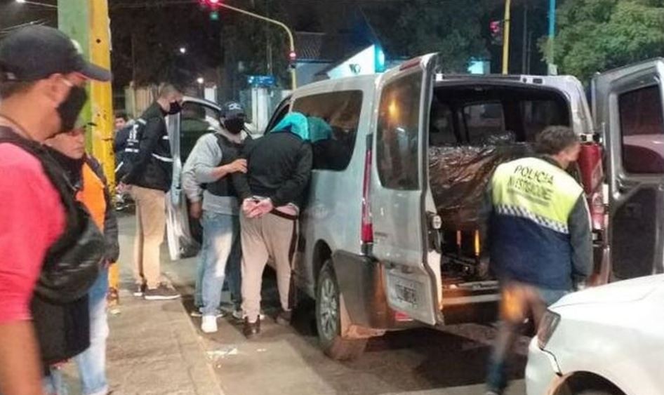 Detienen a cuatro policías en Tucumán por robar más de 230 mil dólares | Actualidad
