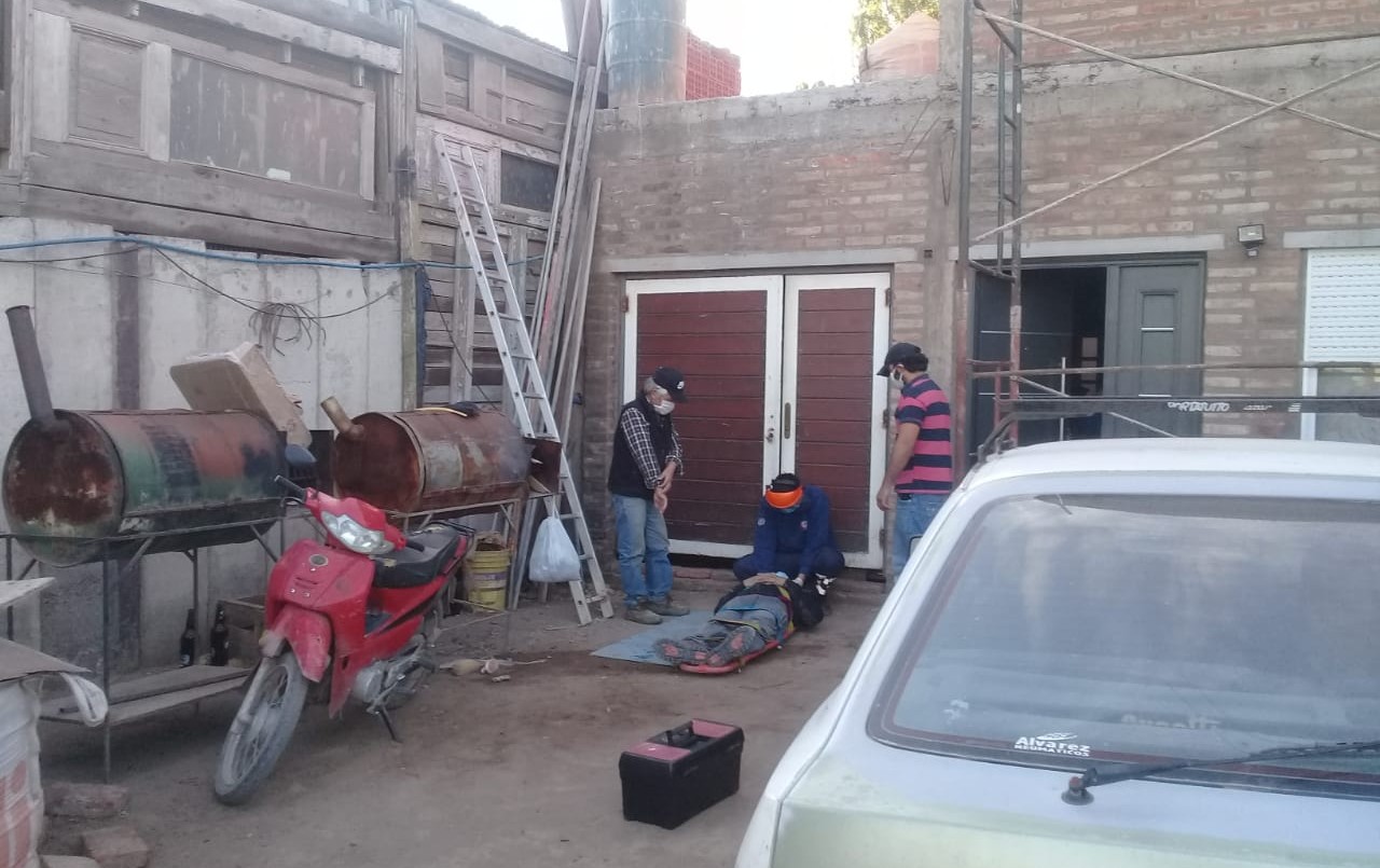 Reparaba su casa, perdió el equilibrio en la escalera y cayó desde 3 metros: está internado | Actualidad