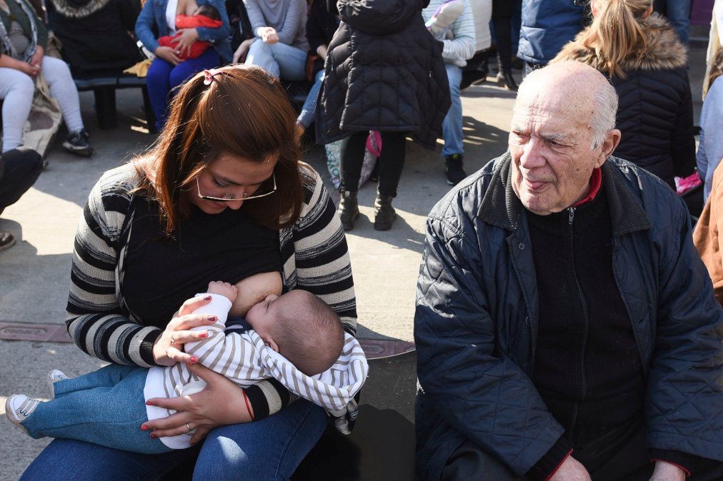 Madres argentinas: ingreso promedio de 17.000 y deudas abultadas | Actualidad