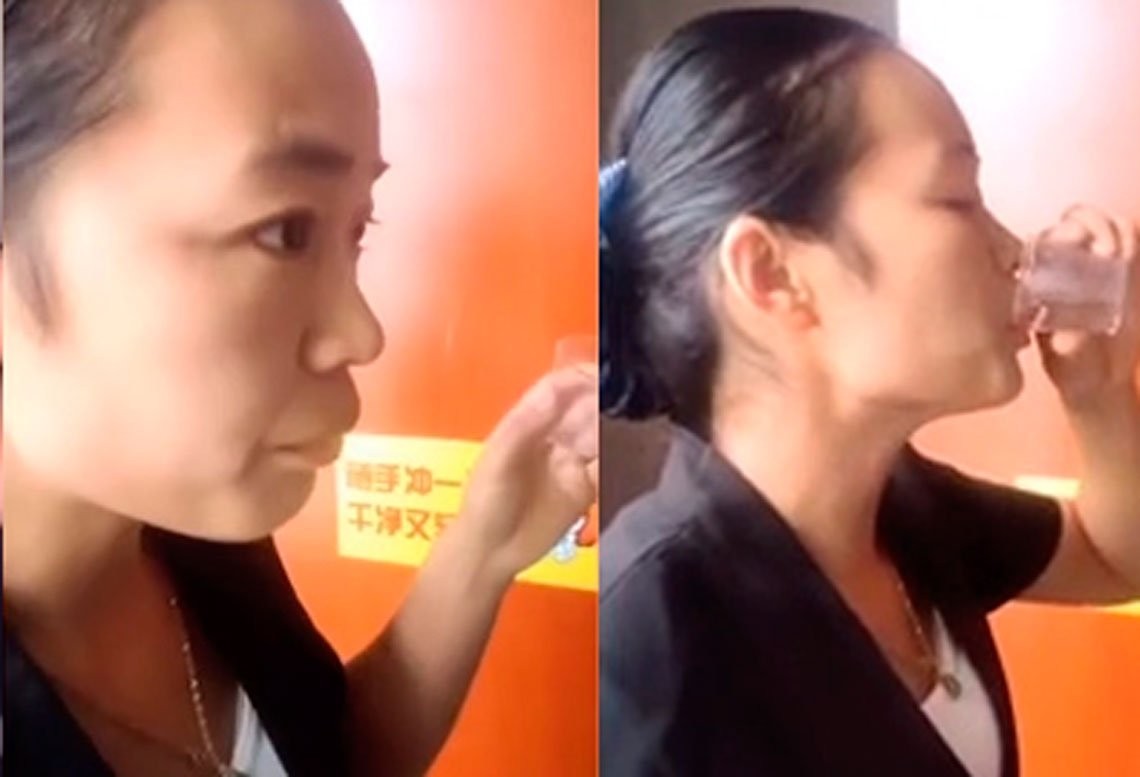 Video: una empleada doméstica tomó agua del inodoro para demostrar que estaba limpio | Internacionales