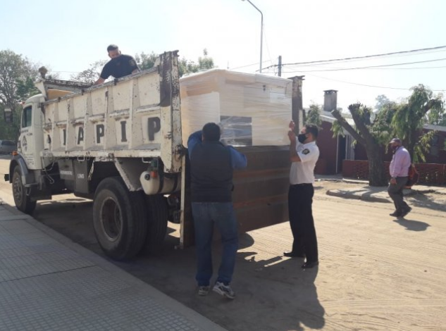 Santa Fe: Presos de Coronda fabrican muebles y los entregan al hospital local | Actualidad