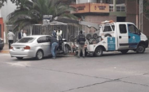 Video: Chocaron y atropellaron a una mujer que llevaba a su bebé en un cochecito | Actualidad