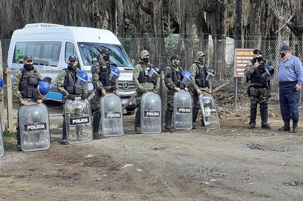 Desalojaron la toma en El Foyel: manifestantes agredieron a la gobernadora de Río Negro | Actualidad