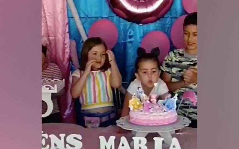 Video: las hermanitas que se pelean por apagar las velitas de la torta de cumpleaños | Curiosidades