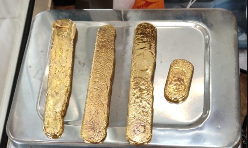 Detenido en el aeropuerto con un kilo de oro escondido en el recto | Curiosidades