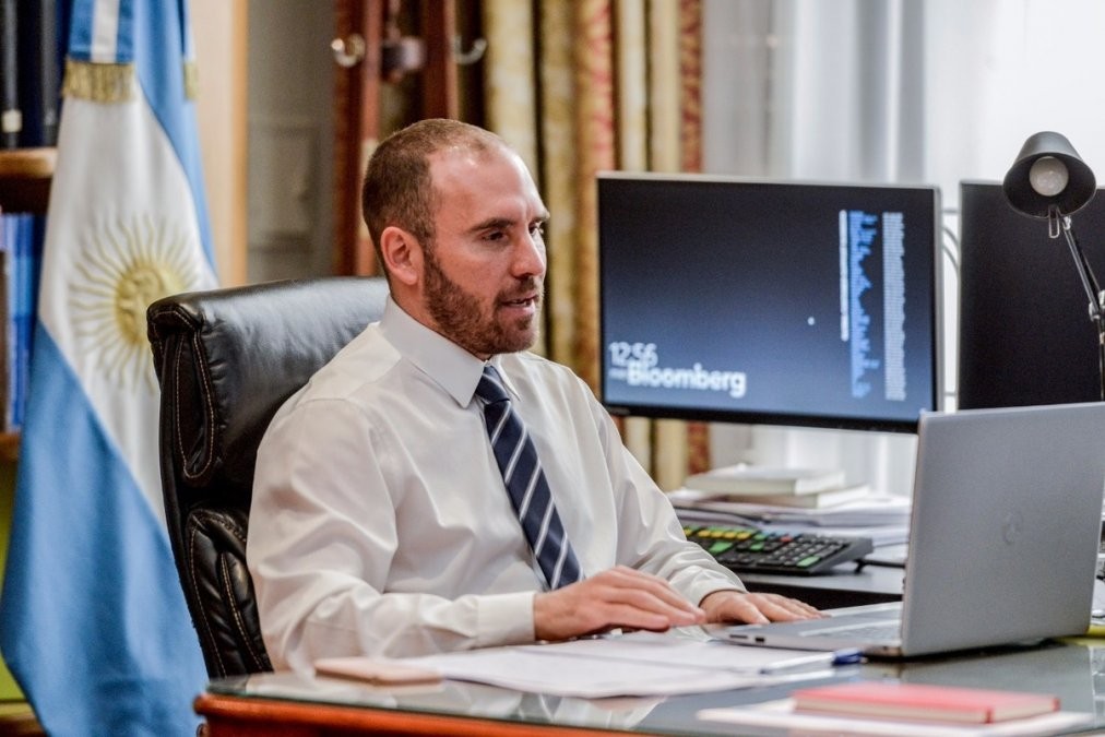 Guzmán dijo que acumular reservas y bajar el déficit será parte del programa con el FMI | Economía