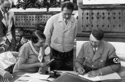 Subastaron manuscritos de Hitler pese a la protesta de asociaciones judías | Internacionales