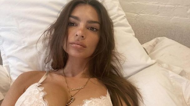 Emily Ratajkowski se desnuda y muestra en un video su pancita de embarazada | Espectáculos