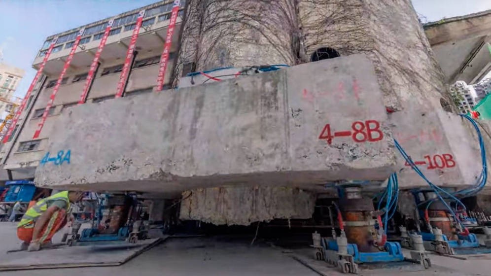 Video: mueven una escuela de cinco pisos en China con unas patas robotizadas | Curiosidades