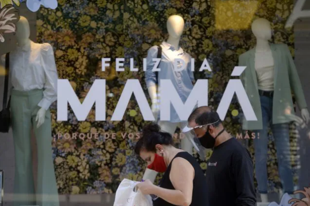 Las ventas en comercios minoristas cayeron 14,9% en octubre | Economía