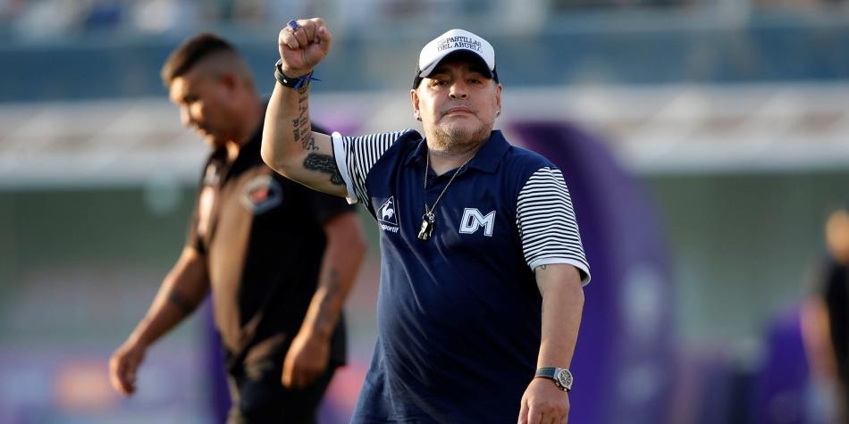 Trasladan a Maradona a una clínica de Olivos para operarlo por el hematoma en la cabeza | Deportes