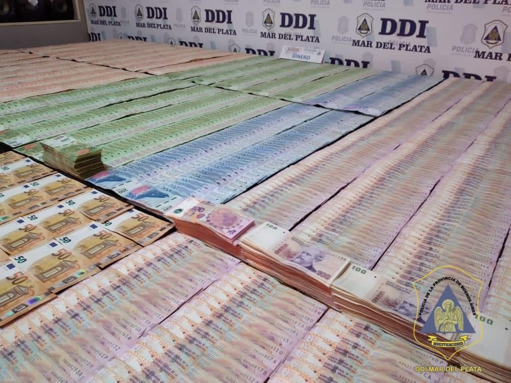 Detienen a una empleada doméstica por el robo de más de 20.000 dólares y 2.000 euros | Actualidad