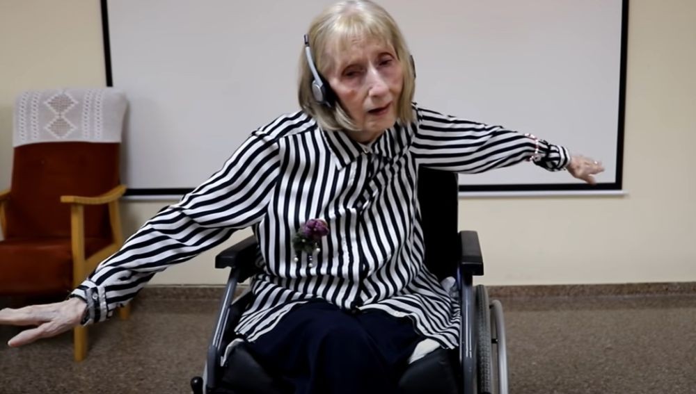 Video conmovedor: la anciana con Alzheimer que baila al escuchar "El lago de los cisnes" | Curiosidades