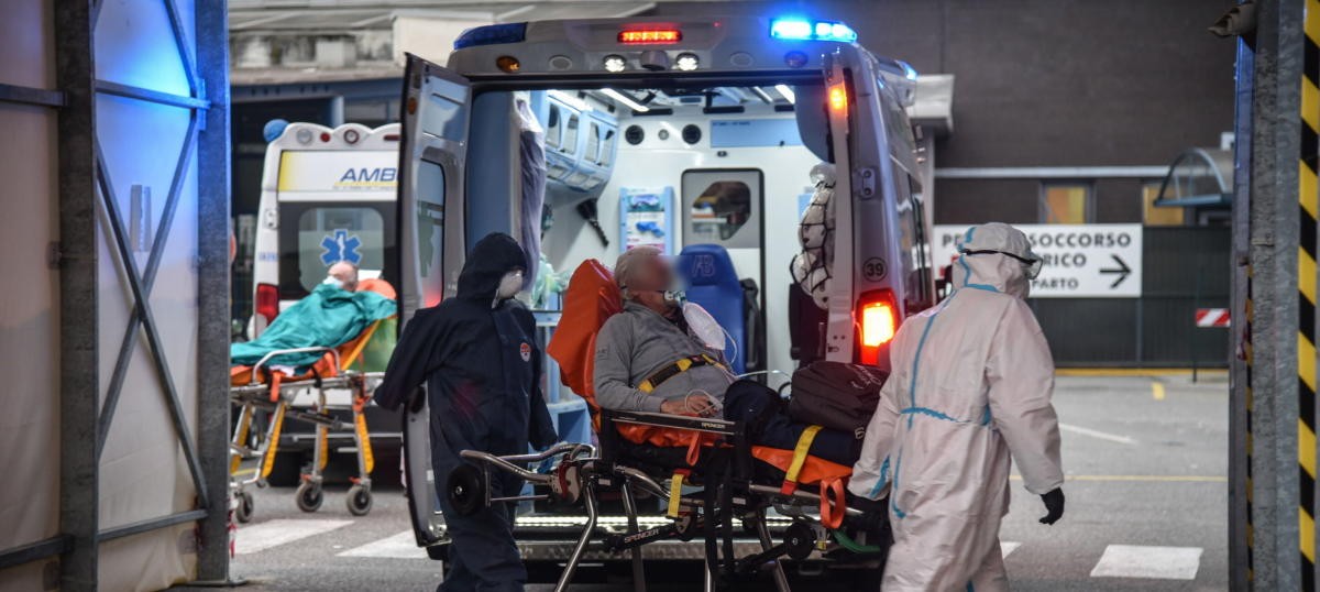 Italia: conmoción por un video de un hombre de 84 años muerto de coronavirus en el baño de un hospital | Internacionales