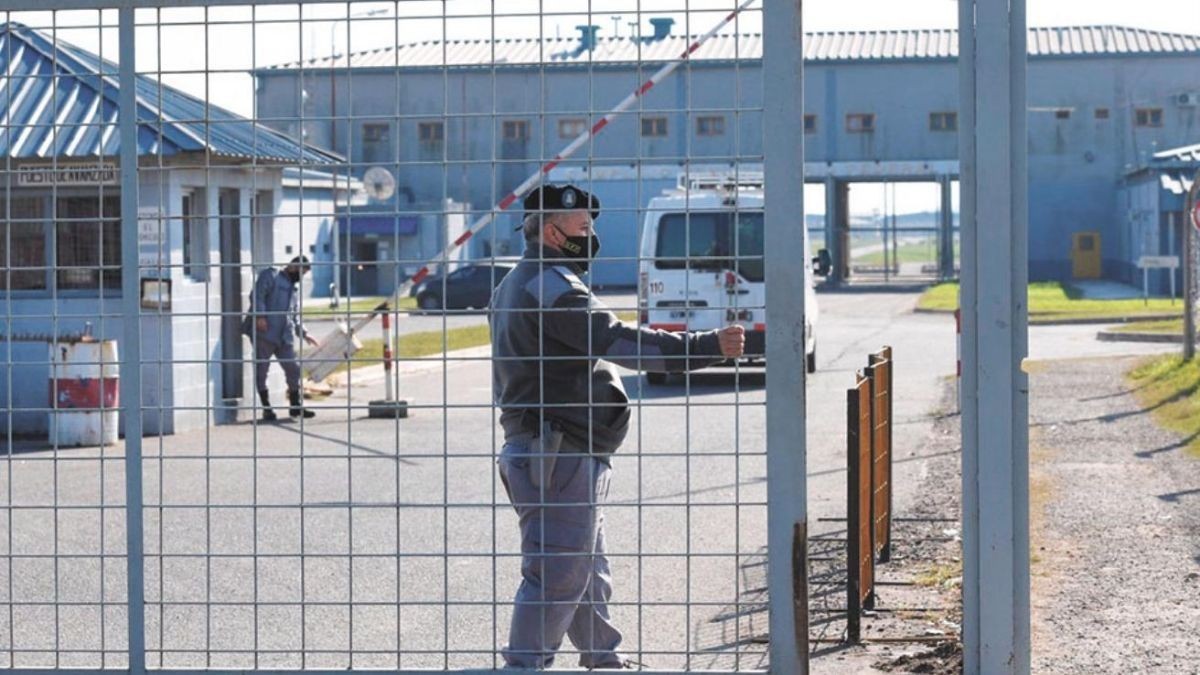 Allanaron la cárcel de Ezeiza: un líder narco manejaba el negocio de las drogas desde una celda | Actualidad