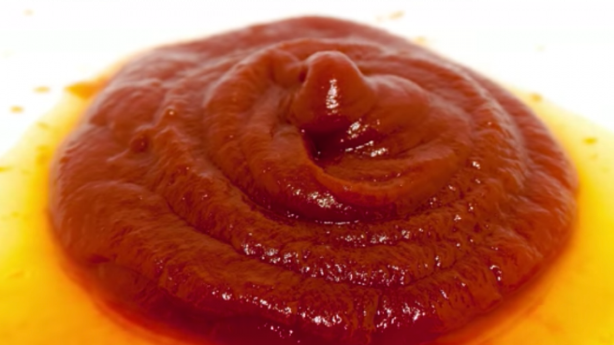 Video muestra qué pasa con el ketchup si se lo deja a temperatura ambiente tres semanas | Curiosidades