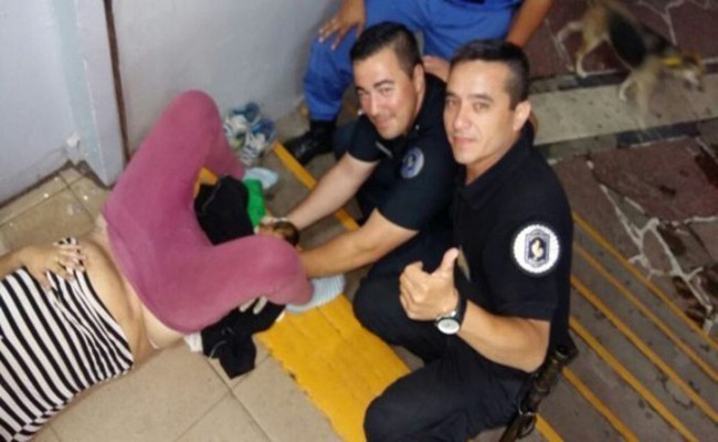 Dos policías ayudaron a una mujer a dar a luz en la estación de trenes de Adrogué | Actualidad