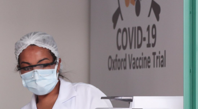 La vacuna de Oxford alcanzó una tasa de éxito del 90% gracias a un error de dosificación | Actualidad