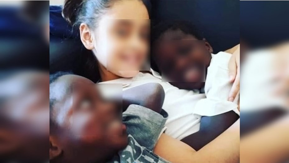 Abandonó en una comisaría a dos hermanitos africanos que dijo haber adoptado | Actualidad