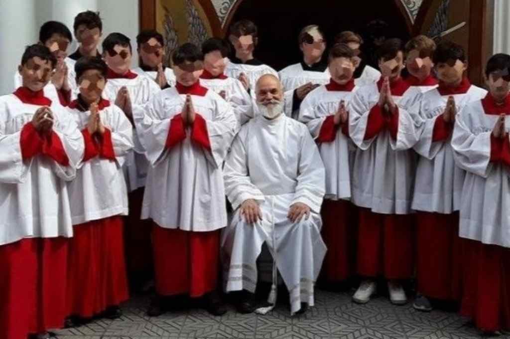 Piden la detención de un sacerdote acusado de abusar de una alumna de un colegio platense | Actualidad