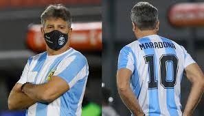 El DT brasileño de Gremio, Renato Gaúcho, dirige a su equipo con la camiseta de Maradona | Deportes