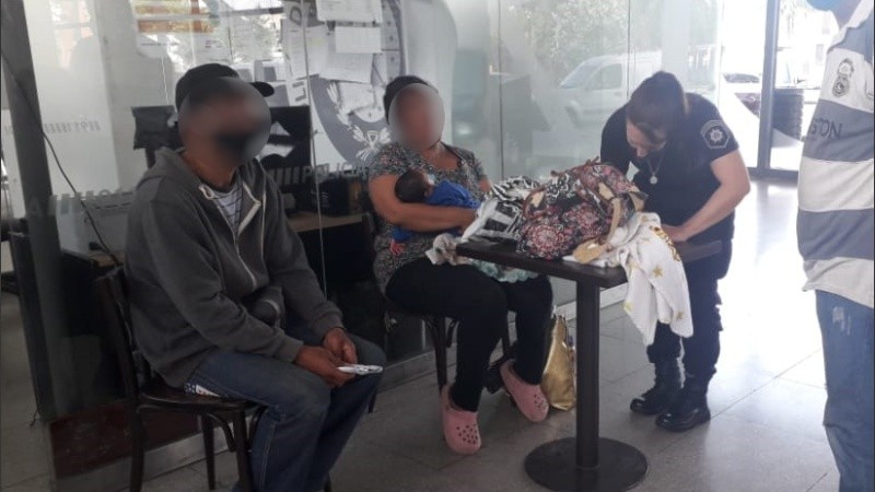 Rosario: Una pareja intentó vender a su bebé en la terminal de ómnibus | Actualidad
