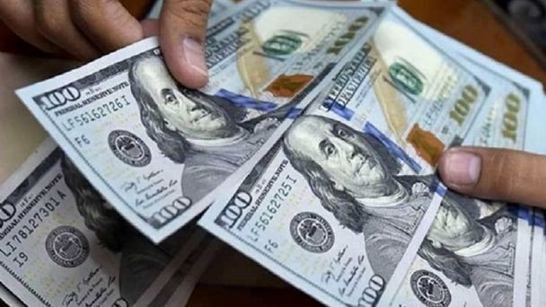 El dólar blue acumuló en la semana una baja de $4 y la brecha cambiaria roza el 94% | Economía