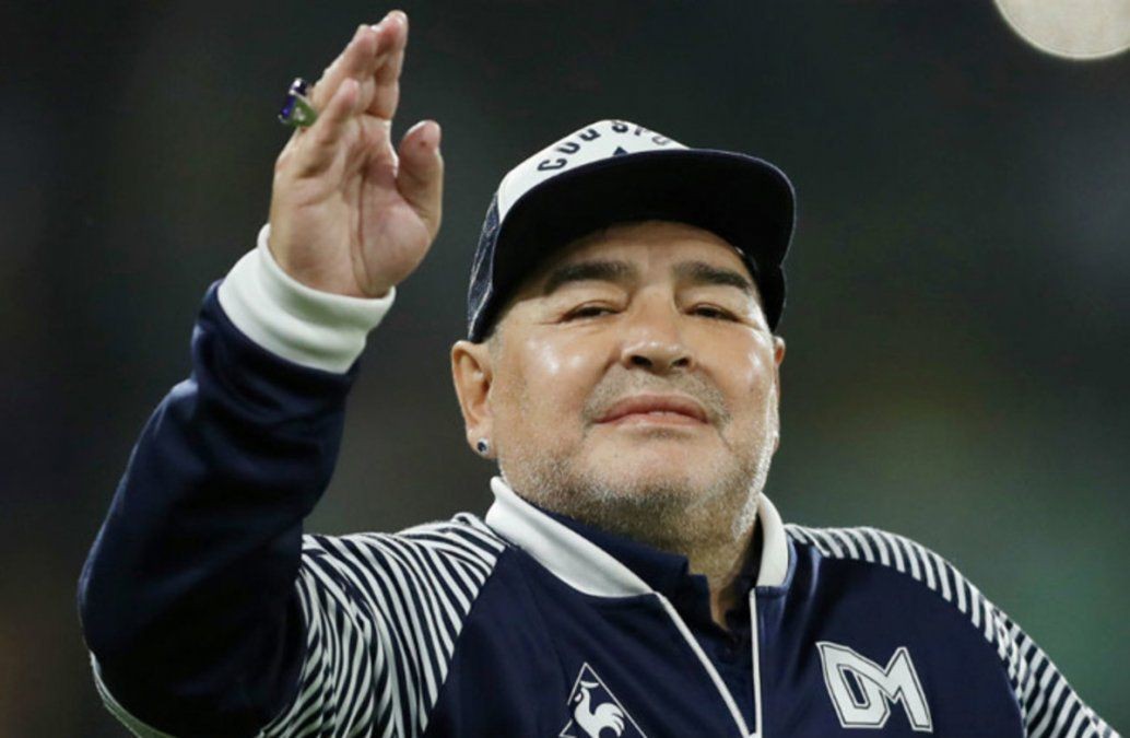 "Mirá como tengo la pierna", la frase que Maradona le dijo a una de sus enfermeras días antes de morir | Actualidad