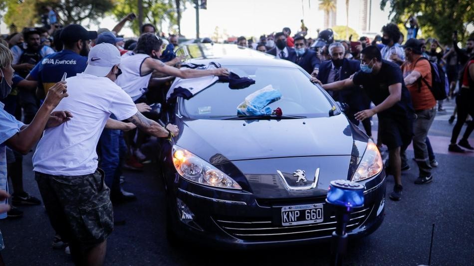 La funeraria escucha ofertas para vender el furgón que trasladó el cuerpo de Maradona | Actualidad