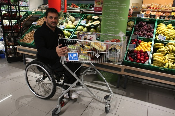 Solicitan que los supermercados tengan changos y canastos adaptables a sillas de ruedas | Actualidad