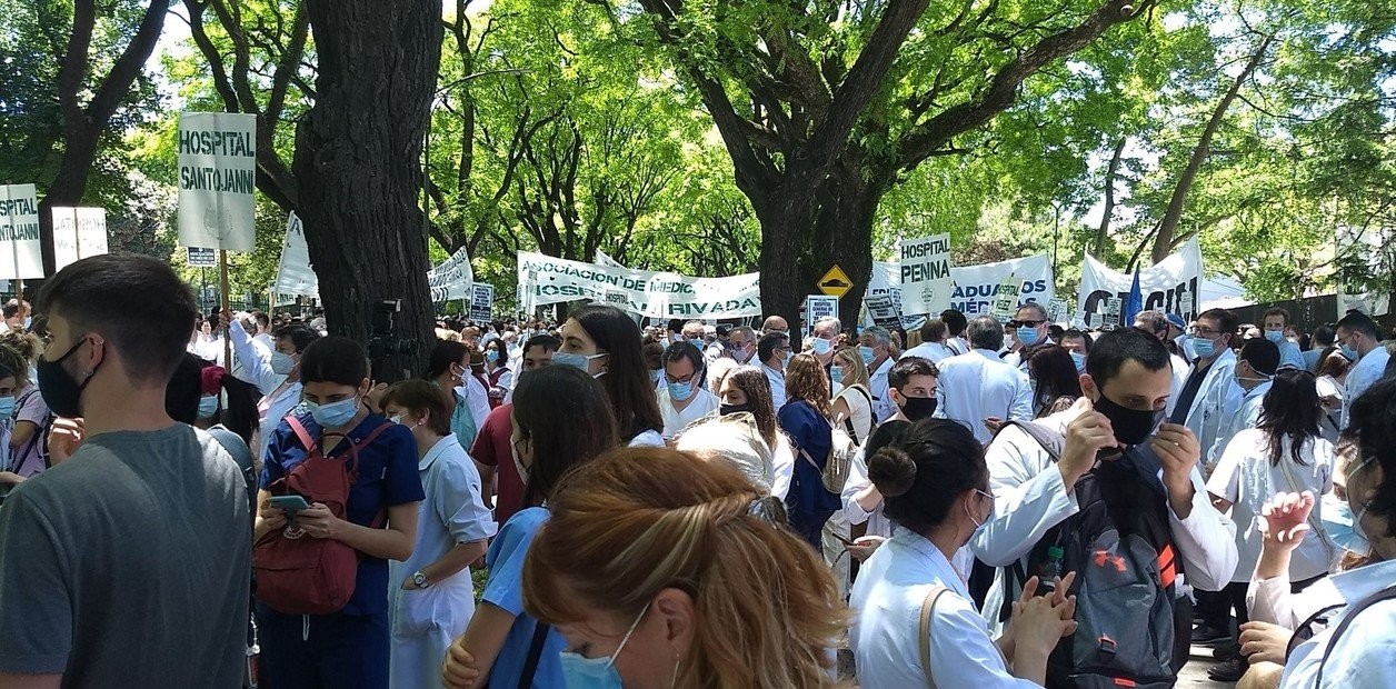 Murió el jefe de obstetricia del hospital Ramos Mejía en una protesta de médicos porteños | Actualidad