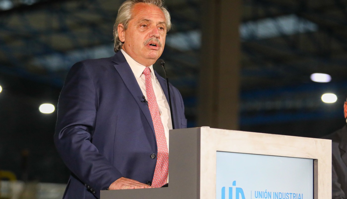 Alberto Fernández en la UIA: "De la pobreza no se sale con el auxilio del Estado con planes" | Política