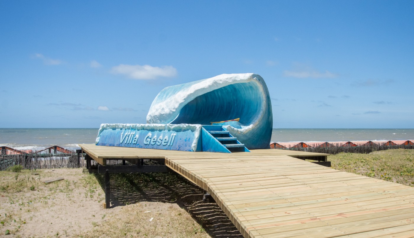 Fin de semana largo: Villa Gesell recibe a los turistas con un nueva escultura | Vacaciones | Verano 2021