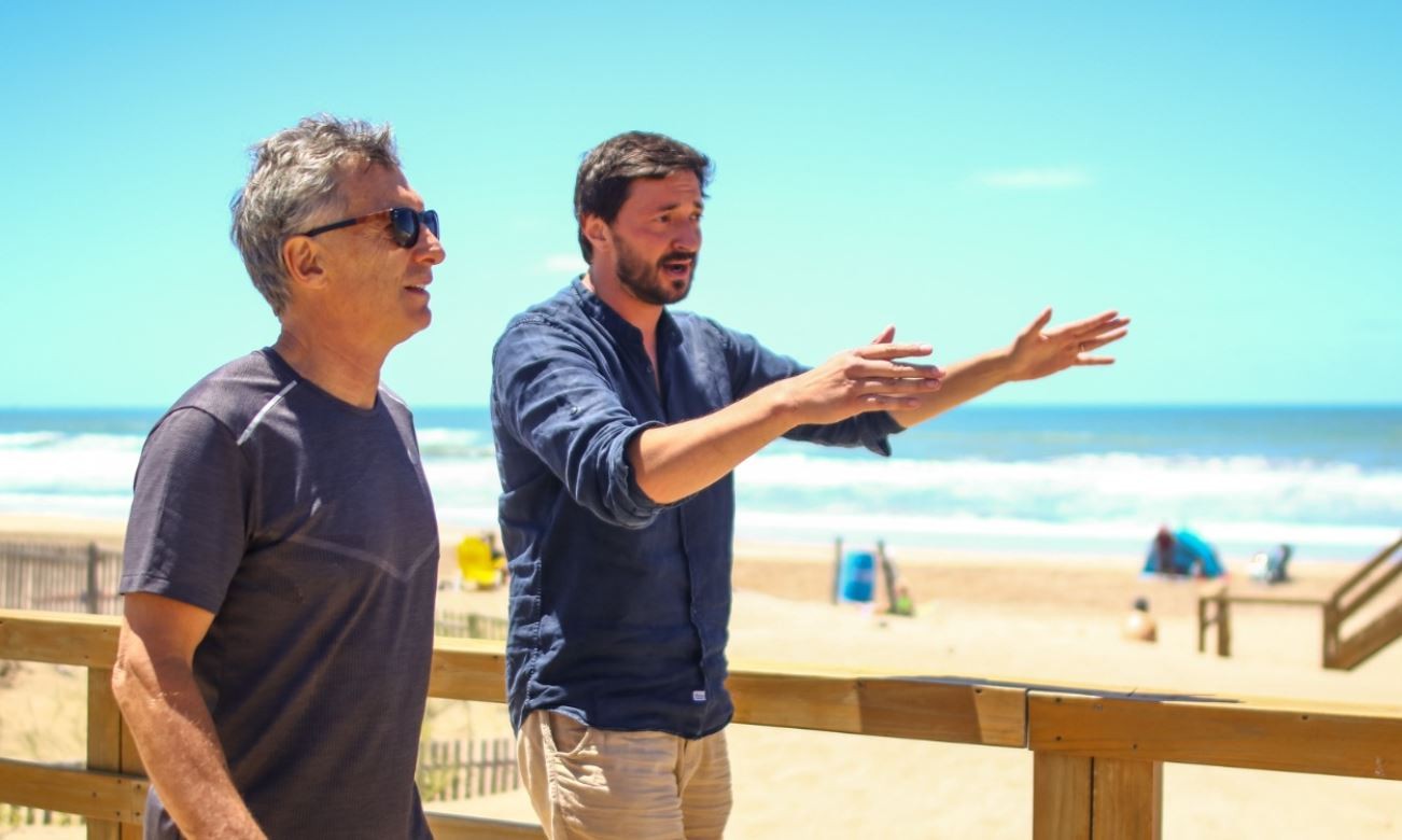 Mauricio Macri reapareció en las playas de Pinamar y jugó al pádel con el intendente Martín Yeza | Política