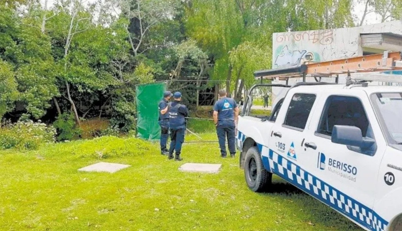 Encuentran el cadáver de un hombre flotando en un pozo ciego en Berisso | Actualidad