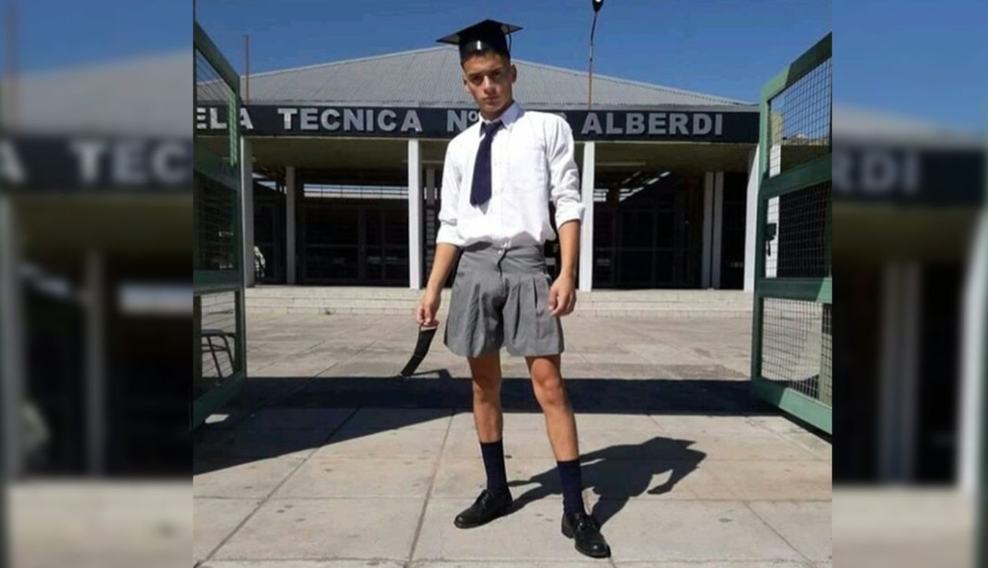 Denunció a la escuela por no dejarlo usar pollera en la entrega de diplomas | Actualidad
