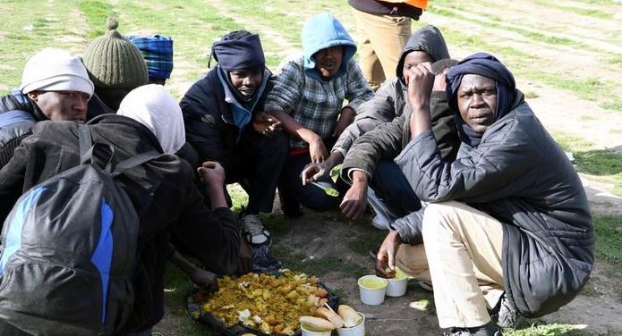 "Les proponemos volver a casa": dinero como alternativa a la deportación para migrantes en Francia | Internacionales