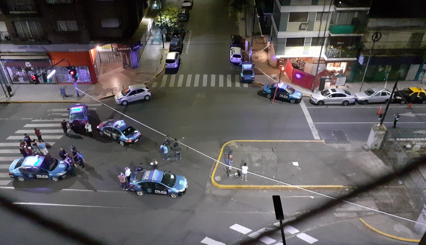 Mataron a balazos desde un auto a un hombre que caminaba por la calle en Caballito | Actualidad