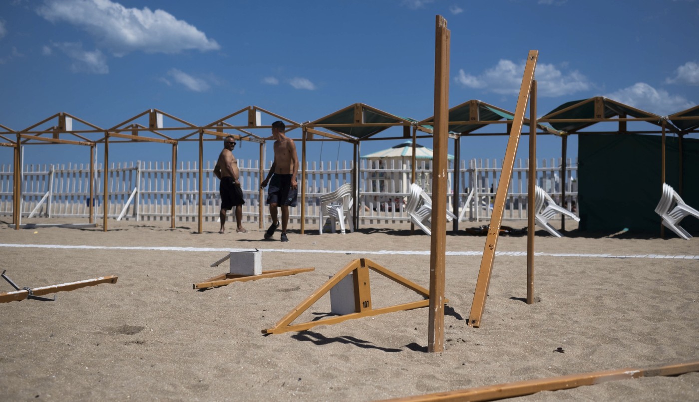 Desarman cientos de carpas en Mar del Plata para ampliar las playas públicas | Vacaciones | Verano 2021