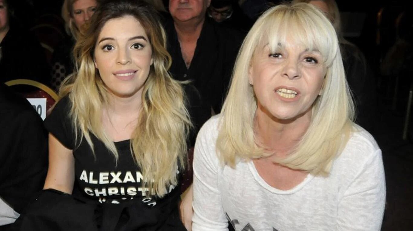 Dalma Maradona lanzó su marca de remeras y buzos con Claudia Villafañe como modelo | Actualidad