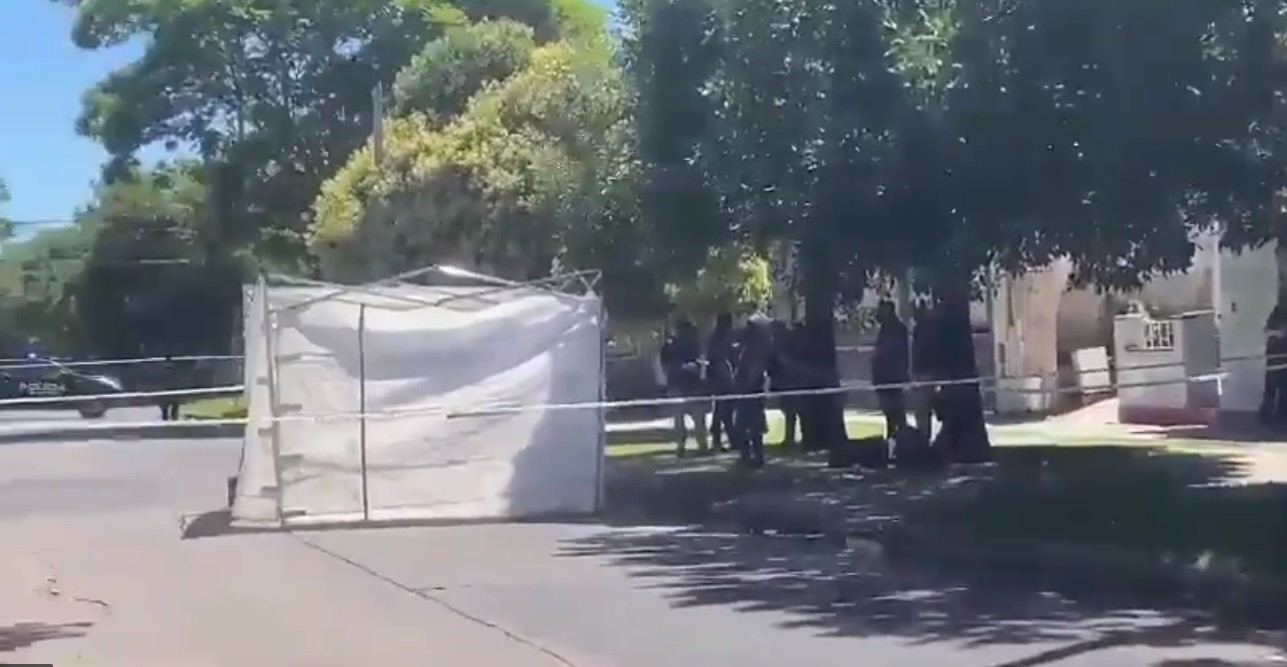 Horror en Rosario: hallaron dos cuerpos descuartizados en tres contenedores de basura | Actualidad