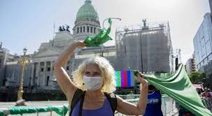 Sectores a favor y en contra del derecho al aborto convocan a una vigilia en las afueras del Congreso | Actualidad